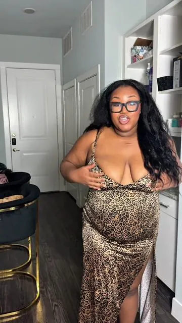 I’m usually shaped like a box, but in this @popilush dress, I have a little shape! Now, I do think I needed a size up to a 3XL, but I love the shapewear already built into the dress to conceal my apron belly. Comment “🐆” for the 🔗 to this item. Use code “ash15” for 15% off your order! #plussize #popilush #shapewear 