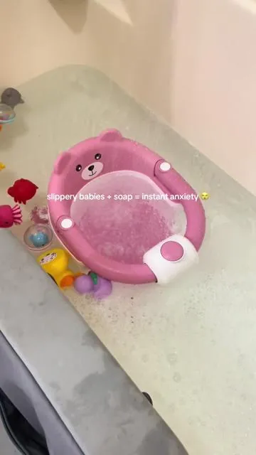 Genuinely don’t know how y’all are bathing those sliperry little fish without a bath seat 😅 #bathseat #babybath #firsttimemom #babymusthaves #babyessentials 