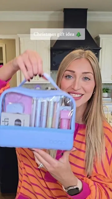 Bogg Bag Christmas gift bag idea 🎄 #christmasgiftideas #giftideasforher #tiktokshopblackfriday #tiktokshopcybermonday #tiktokshopholidayhaul 