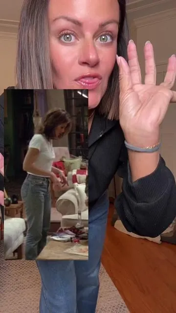 Perfectly cut 90s jeans! Slouchy and more straight leg than wide. Lots of stretch and I would size down. I'm 5'3 with a 25" waist. I'm wearing XS-short. #90sjeans #widelegjeans #flatteringjeans #straightlegjeans #bluejeans 