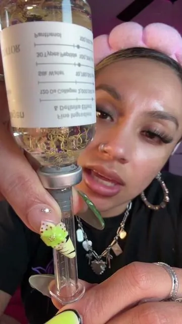 This is SKINCARE MAGIC ✨ a lift in BOTTLE @SUNGBOON EDITOR #skincare #collagen #collagenpeptides #koreanskincare #antiaging 
