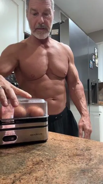 I know you will watch till the end! #eggs #tiktokmademebuyit #tiktokblackfriday #mealprep 