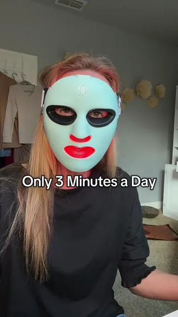 Qure  Q-rejuvalight pro facewear Clinically-tested red light wavelengths that help support collagen, improve skin texture, and calm inflammation. This mask makes consistency easy. It’s just 3 minutes a day.  #skincare #redlighttherapy #antiaging #antiacne #beauty @Qure Skincare 