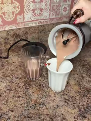 The Velvetiser is incredibly easy to use, beautiful, and makes the best hot chocolate I’ve ever tasted. The perfect gift for yourself or for a hot chocolate lover ✨ #hotelchocolat #hotchocolatemaker #velvetiser #hotelchocolatvelvetiser #christmasgiftideas 