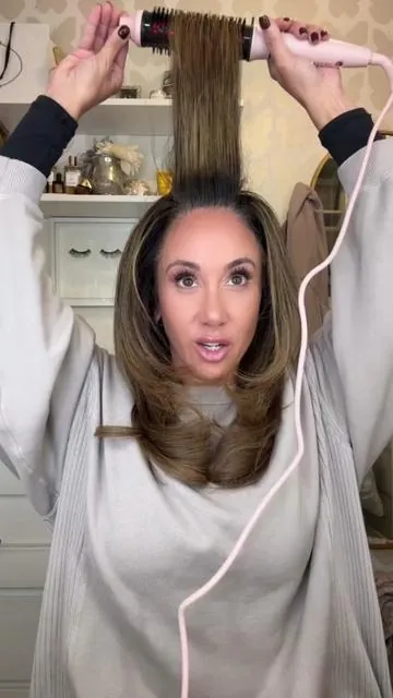 Use my code LANGVIP104 To save an additional 10%  A Topenga inspired blowout using the @langehair Glamwave ionic thermal brush!!  The BEST thermal brush out there!  #blowoututorial #hairtutorial #hairrefresh #thermalbrush #90shair  