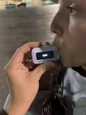 this mini breathalyzer could save your and others lives. the peace of mind is worth every penny! #breathalyzer #keychainbreathalizer #drivesober #drunkdrivingawareness #tiktokshopcreatorpicks 