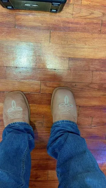 OOW Cowboy Boot Slippers House Shoes #tiktokshopfalldealsforyou #tiktokshopcreatorpicks #tiktokshopcybermonday #tiktokshopblackfriday #falldealsforyou 