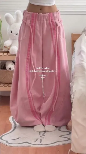 the cutest comfy pink sweats ★ #aelfriceden #sweatpants #pinksweats #cutesweatpants #barrelsweatpants 