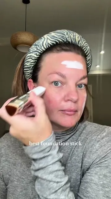I’m literally so surprised at how well this works…creamy and doesn’t feel heavy on the skin. Gives you that dewy look and matched my skin tone perfectly!  I got the shade natural  @ELROEL  #elroel #elroelfoundationstick #foundationstick #makeup #tiktokmademebuyit 