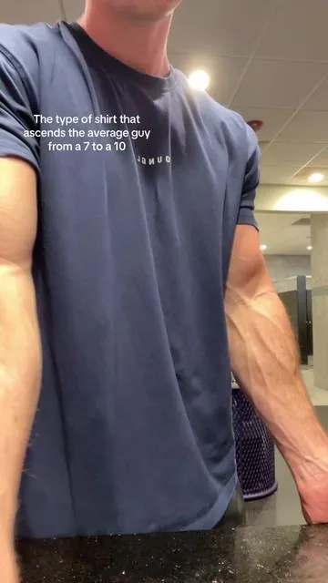 Hugs the upper body, and loose around the midsection. I love to wear it in the gym to show off gains, but not look like a douche bag, and wear it out of the gym too at a dinner or somewhere #youngla #shirt #fittedtee #shop 