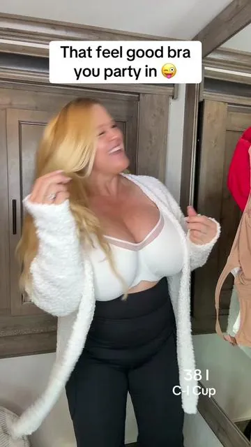 The ultimate full coverage, fully supportive bra that passes the bounce test and dance party test 😁. When you have big tatas, it’s important to find a Minimizer bra that lifts and shapes your breasts with max comfort. This is a cooling bra that literally feels cool on your skin. Endorsed by Cardi B it’s that good! This new arrival has floral print. #tiktokshopblackfriday #hsiabra #minimizerbra #coolcomfortbra #plussizebra @Hsia-Bras 