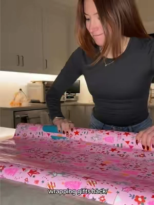 wrapping gifts hack! this wrapping paper cutting tool just made wrapping gifts for christmas so easy! #wrappinggifts #wrappinghacks #wrappingpresents #wrappingpaperhack #papercutter
