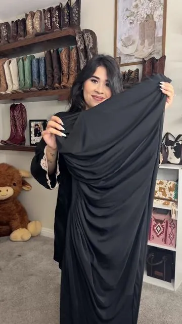 You can never go wrong with black😮‍💨 #fyp#paratiiiiiiiiiiiiiiiiiiiiiiiiiiiiiii#gdwm#weddingguestdress#latina