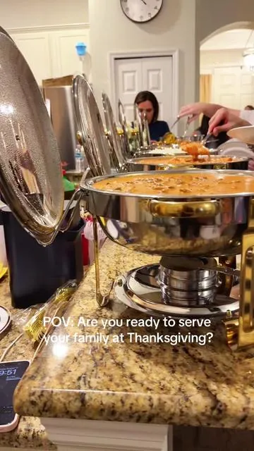 POV: Are you ready to serve your family at Thanksgiving? Follow my fashion account: @Renato Simao  #event #buffet #events #eventdecor #thanksgiving 