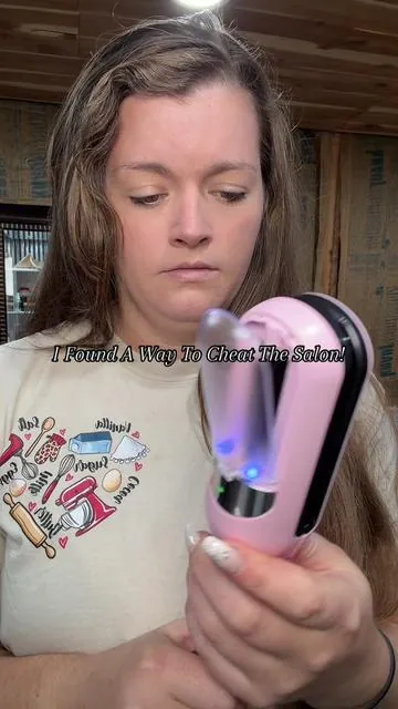 Completely sold on this split end trimmer! Don’t ask me how it works cuz I have no idea… it’s just magic 🤯 #athomesalon #splitendstreatment #splitendgairtrimmer #tiktokshopblackfriday #tiktokshopcybermonday 