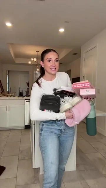 Such good gift options for the women this year!!! #giftsforher #giftideasforher #tiktokshopholidayhaul #tiktokshopblackfriday #tiktokshopcybermonday 