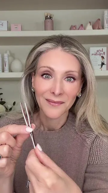 I’ve never used tweezers as amazing as these. They’ll blow your mind 🤯  #tweezers #browshaping #eyebrowshaping #eyebrows