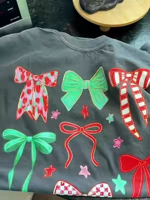 Christmas Bows On A Comfort Colors Tee!! #ComfortColors #ChristmasShirt #PlussizeFashion #WomensFashion #ChristmasTee 