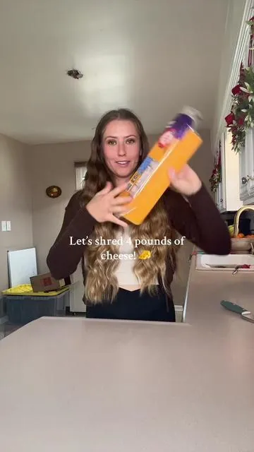 Let’s shred some CHEESEEE!! (Unedited version)  #4poundsofcheese #cheesegrater #shreddedcheese #susteascheesegrater #cheeseshredder #cheese #kitchengadgets #vegetableslicer 