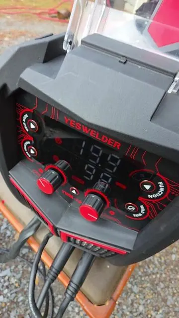 This is by far my smoothest welding machine right here!  #tiktokshopcreatorpicks #tiktokshopcybermonday #welding #tiktokshopblackfriday #weldinglife 