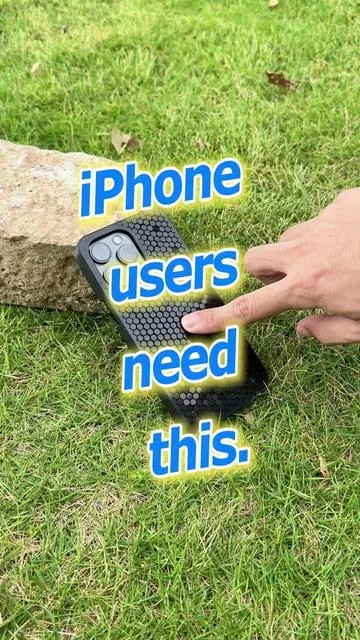 Who needs armor? This screen took a brick like a champ.#screenprotector #antigores #bubblefree #fyp#MobileAccessories #glass #mobilephoneglass #iphone #blackfriday 