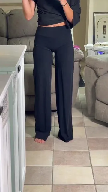 The black wide-leg leggings that smooth, lift, and flow with every step. Super soft, high-waisted, and insanely flattering on the glutes while still giving that comfy everyday vibe. Perfect for workouts, errands, or styled up with a cute top. #TikTokShopCreatorPicks #ActivewearObsessed #WideLegLeggings #tiktokshopcybermonday   #tiktokshopblackfriday 