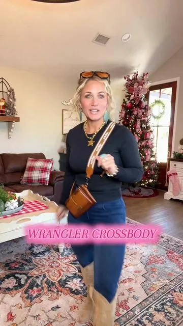 Great crossbody purse for busy moms on the run! #tiktokshopblackfriday #BFCM #crossbody #smallbag #wranglerpurse @Rustic Charm Bootic 