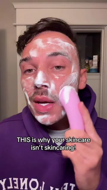 I NEVER wash my face with my hands anymore! This changed the game for me.. like my skin actually FEELS clean and my products are more effective because of it! #skincare #cleasningbrush 