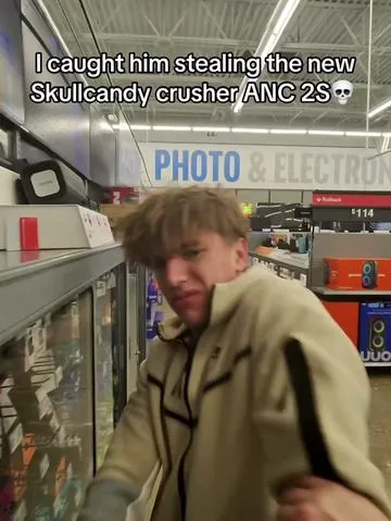 Craziest deal I’ve ever seen #tiktokshopcybermonday #tikokshopblackfriday #tiktokshopholidayhaul #skullcandy #skullcandycrusher 