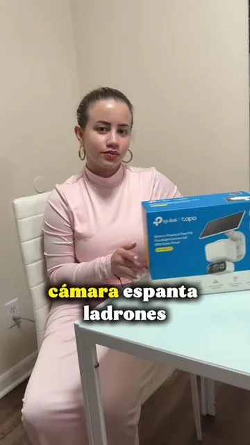 Cámara de seguridad espanta ladrones para proteger la seguridad de tu hogar 🏠 tiene linterna incluida, alarma 🚨 y seguimiento IA 🤖 Resistente a clímax extremos y panel solar  #camaradeseguridad #camaraoculta #securitycamera #seguridad #tiktokshopblackfriday 