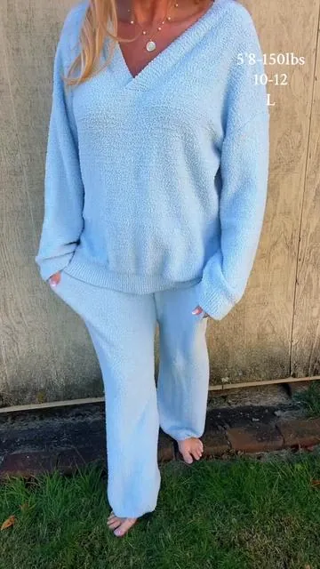 Wearing my true to size - you can size down. Very cozy and comfy fit #fuzzyset#cozyfuzzyset#fleeceloungeset 