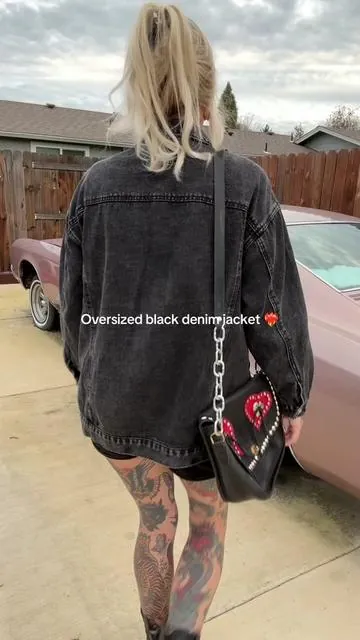 I’m 5’5 wearing a size small ❤️‍🔥 #denimjacket #blackfridaydeals #altoutfit #momsbelike #tiktokshopfinds 