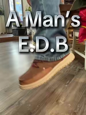 These boots are fly. If you’re shopping for a dad, husband or boyfriend for Christmas… these are one of those gifts you can’t mess up—especially with Black Friday going on. #SuperBrandDayBFCM #heydudes #menswinterstyle #comfyshoes #dadgift   @HeyDude 