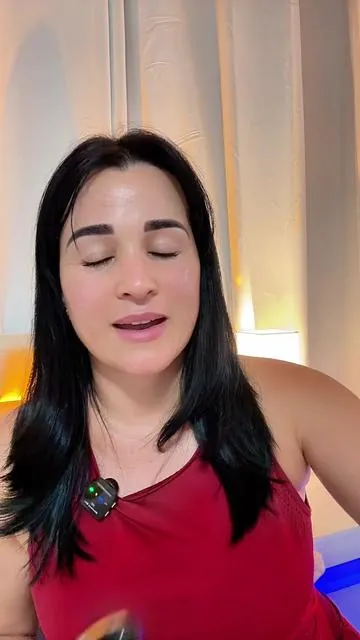 Microcorriente facial más crema hidratante. #inia #adnsalmon #microcorrientefacial #electroestimulacion #altafrecuencia 
