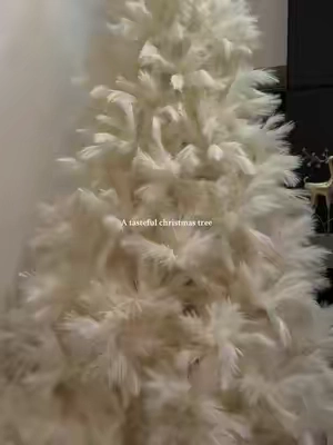 this tree is SO ELEGANT!! A modern twist on christmas!  #tiktokshopcreatorpicks #tiktokshopblackfriday #christmastree #pampaschristmastree #elegantchristmas 