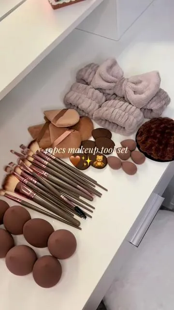 Your new go to Christmas present 🤎🎄 @Elayne Shop #makeupbrushset #makeupmusthaves #brushset #christmasgiftideas #fyp 