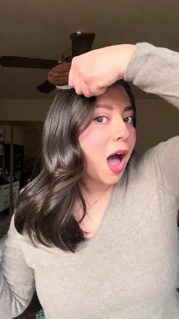The Bur Bur Mermaid brush makes my hair look absolutely flawless! #burburbrush #burburmermaidbrush #boarbristlebrush #boarbristlehairbrush 