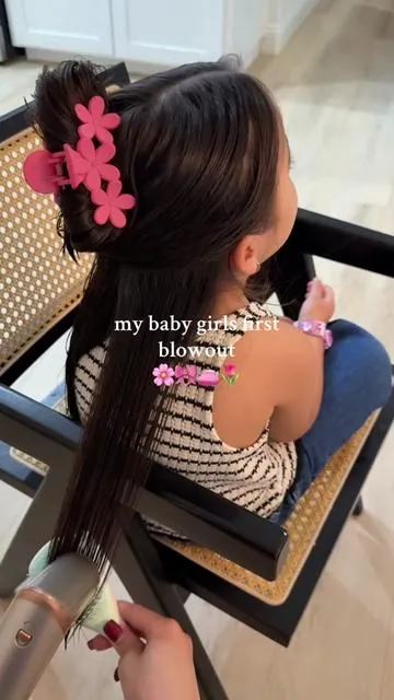 Love that she enjoys me doing her hair all the time 🥹💕@ukliss.store #ukliss#easyhairtutorial#cutehairstyles#toddlerhair#girlmom