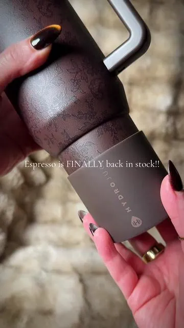 I’ve never had to have a cup so badly in my life 🤩 been waiting on a restock forever and she’s finally here! @HYDROJUG’s 20 oz insulated travel mug is perfect for your morning coffee in the car! #travelmug #hydrojug #insulatedcup #tiktokshopblackfriday #tiktokshopcybermonday 