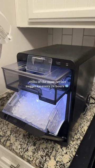 Hands down the best and most beautiful ice maker I have ever owned. 🥹💕🧊 #icemaker #euhomyicemaker #nuggetice #tiktokshopblackfriday #tiktokshopcybermonday 