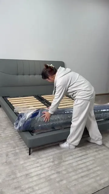 A very springy mattress #mattress #airmattress #memoryfoam #tiktok #nice 