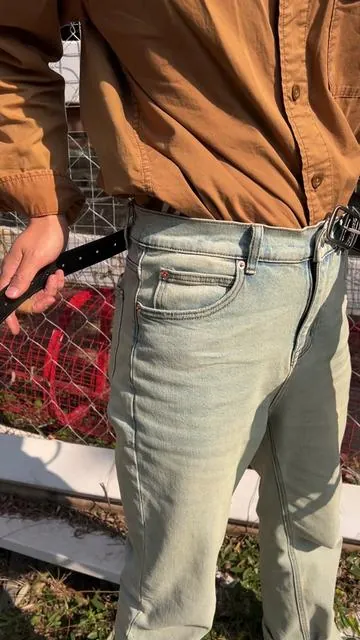 Old way: insert it into a handmade plastic case — time-consuming and tiring. New way: drop it in, let it snap — 2025 ultra-strong magnet.#handyman #carpentry #jobsite #jobsitehumor #tool #magnet #PioresSituaçõesSemArCondicionado #fyp #homegoods #gift #toolstoday #us #diy #TikTokShopBlackFriday #TikTokShopCyberMonday 