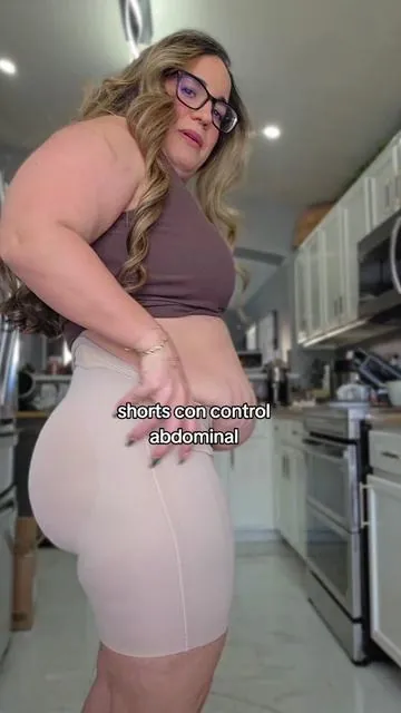 Una alternativa a las fajas que a lo mejor no son tan cómodas de llevar el día entero, son estos shorts con control abdominal de @luckmeey_official ✨️🥰 #tummycontrol #tummycontrolshapewear #apronbelly #tummycontrolshorts #tiktokshopcreatorpicks 
