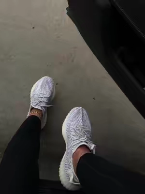 #yeezy350 #yeezyboost #tiktokshopcreatorpicks #tiktokshopblackfriday 