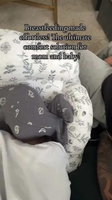 The best mom hack! feeding time = nail triming time! The comfiest nursing pillow 🫶🏻 @Chilling Home #breastfeeding #nursingpillow #momhacks #blackfriday #holidaysale 