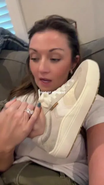 Short gal sneakers, super comfortable run tts #drscholls #drschollssneakers #tiktokshopcreatorpicks #tiktokshopblackfriday #tiktokshopcybermonday