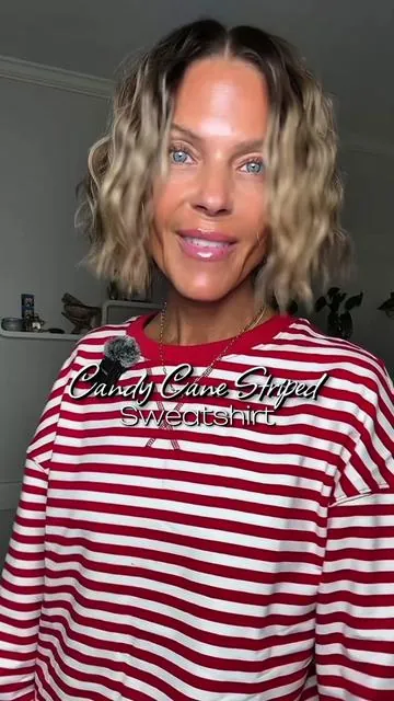 The cutest candy cane striped sweatshirt for the holidays🎄or any day! Comes in lots of other colors too! @btfbm_us #holidaysweatshirt #stripedsweatshirt #christmasoutfit #TikTokShopBlackFriday #TikTokShopCyberMonday 