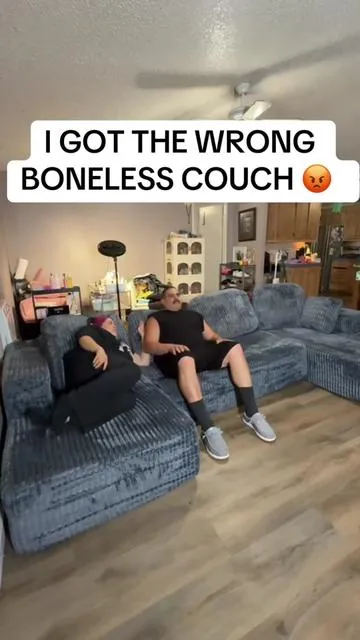 Are you kidding me!? #bonelesscouch #bonelesscouch 