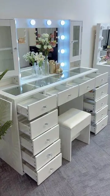 This is my happy place. 📍🌈 #vanity #vanitymirror #vanitymakeup #fyp #TikTokShopBlackFriday #TikTokShopCyberMonday #FUSOU #vanitydesk