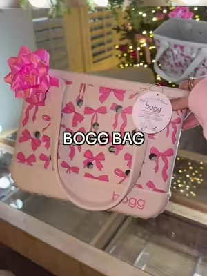 Bogg Bags Mid Size Tote! 🎀 #Boggbag #tiktokshopcreatorpicks 